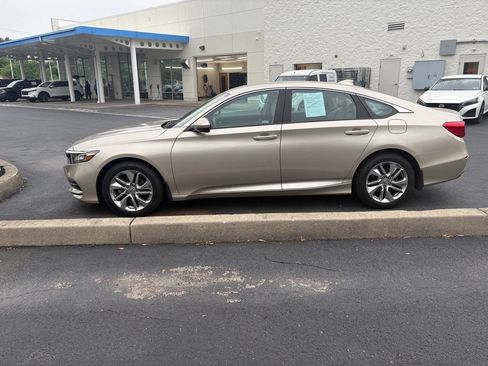 Used 2018 Honda Accord LX image 4