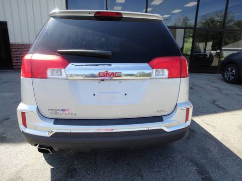 Used 2017 GMC Terrain SLT w/ Open Road Package AWD/4WD image 5