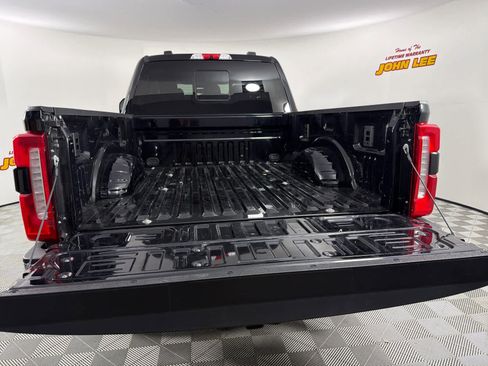 Used 2025 Ford F250 Lariat w/ Chrome Package image 5