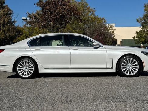 Used 2020 BMW 740i w/ Premium Package image 3
