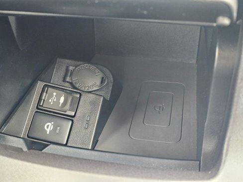 Used 2015 Toyota Camry XLE w/ Moonroof Package FWD image 36