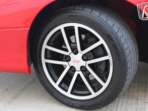 Used 2002 Chevrolet Camaro Z28 w/ SS Performance/Appearance Pkg RWD image 36