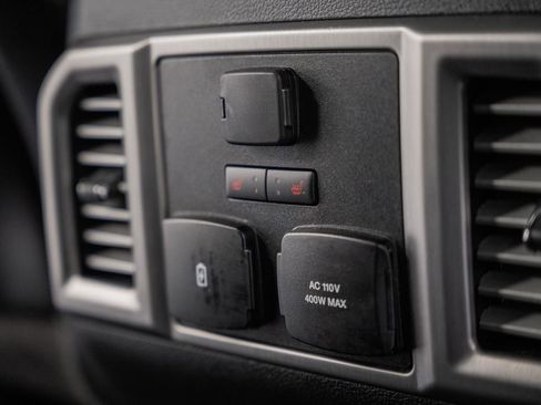 Used 2018 Ford F150 Platinum w/ Equipment Group 701A Luxury image 42