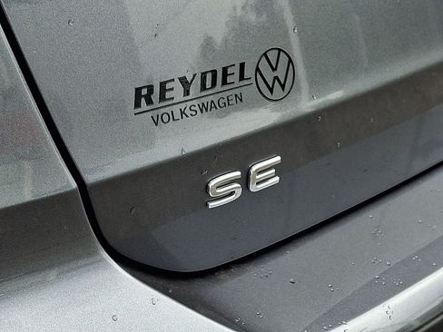 Used 2023 Volkswagen Taos SE w/ Panoramic Sunroof Package AWD/4WD image 30