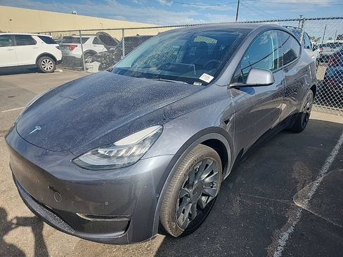 Used 2023 Tesla Model Y Long Range AWD/4WD image 3