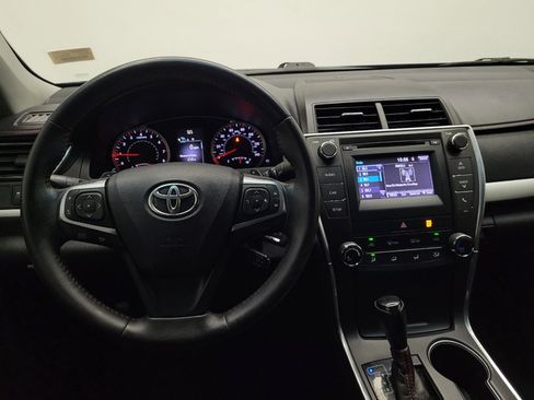 Used 2017 Toyota Camry SE w/ Moonroof Package FWD image 22