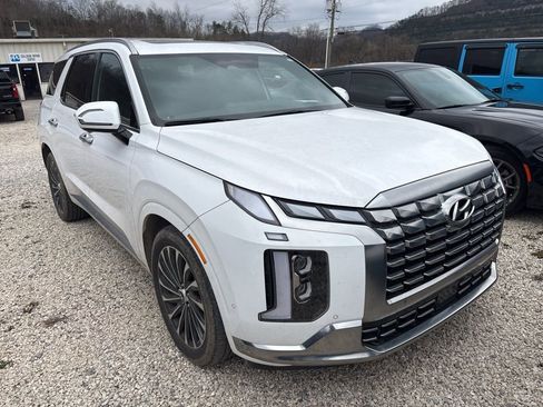 Used 2024 Hyundai Palisade Calligraphy image 3
