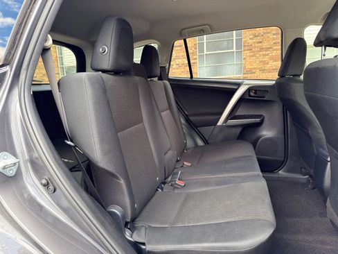 Used 2017 Toyota RAV4 LE FWD image 19