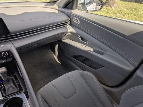 Used 2025 Hyundai Elantra SEL FWD image 19