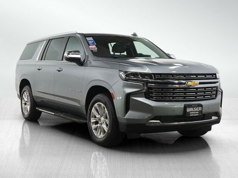Used 2023 Chevrolet Suburban Premier AWD/4WD image 7