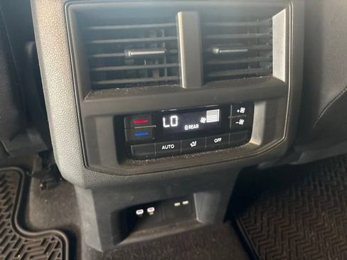 Used 2023 Volkswagen Atlas SE w/ Panoramic Sunroof Package FWD image 20