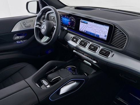 New 2026 Mercedes-Benz GLS 580 4MATIC image 16