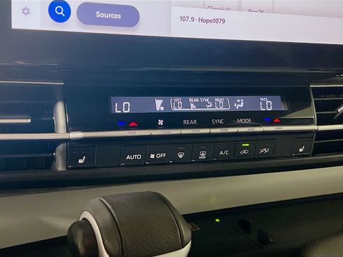Certified 2025 Toyota Sienna XLE FWD image 14
