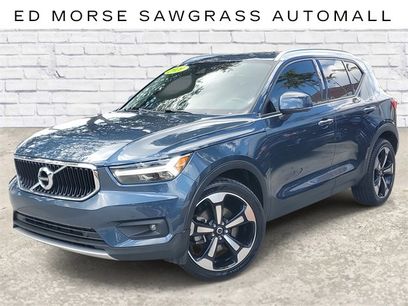 Used 2021 Volvo XC40 T4 Momentum w/ Premium Package