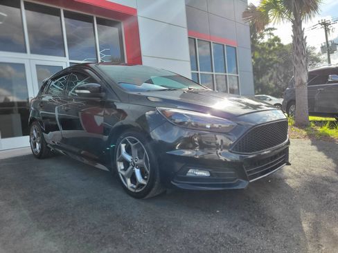 Used 2016 Ford Focus ST w/ Equipment Group 402A FWD image 3