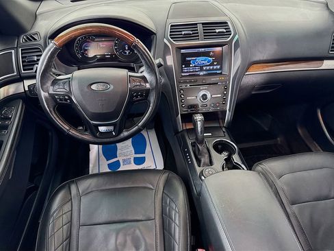 Used 2016 Ford Explorer Platinum image 28