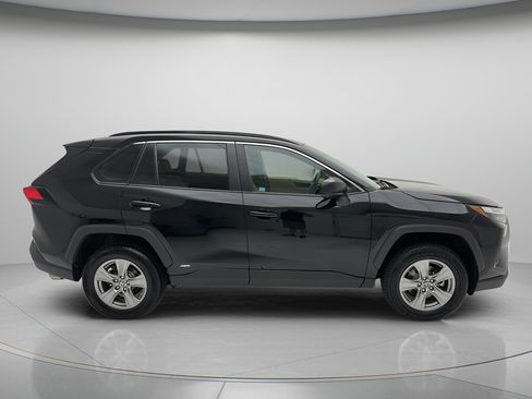 Used 2024 Toyota RAV4 LE AWD/4WD image 3
