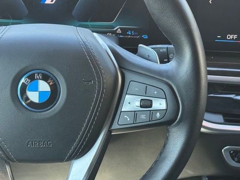 Used 2025 BMW X5 xDrive50e AWD/4WD image 22