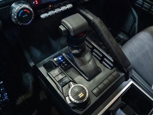 Used 2025 Toyota Tacoma TRD Sport AWD/4WD image 29