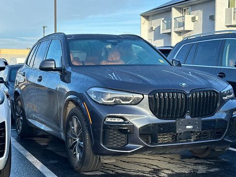 Used 2021 BMW X5 xDrive40i w/ M Sport Package image 3
