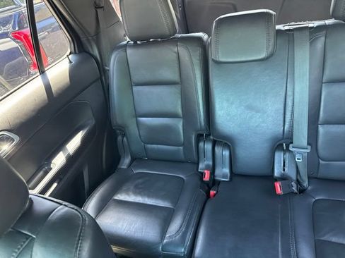 Used 2015 Ford Explorer XLT w/ Equipment Group 202A AWD/4WD image 9