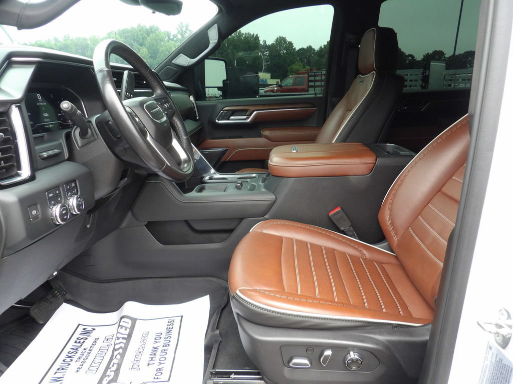Used 2024 GMC Sierra 3500 Denali Ultimate AWD/4WD image 17