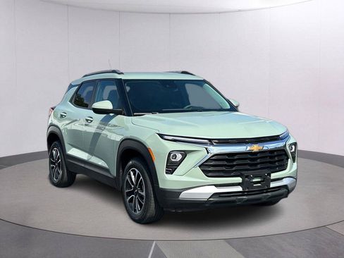 Used 2025 Chevrolet TrailBlazer LT AWD/4WD image 9