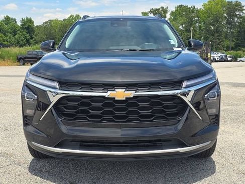 Used 2024 Chevrolet Trax LT w/ Sunroof Package FWD image 8