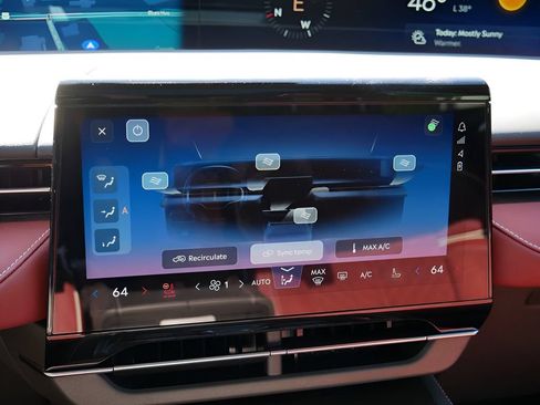 Certified 2025 Lincoln Nautilus Black Label AWD/4WD image 24