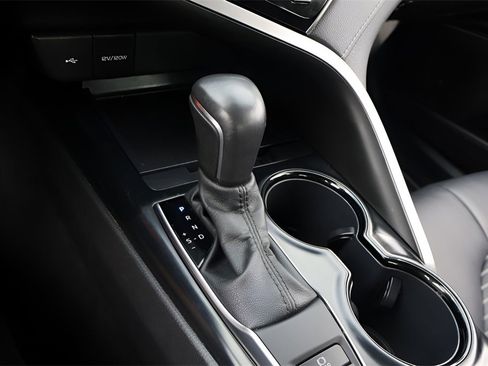 Certified 2020 Toyota Camry SE image 28