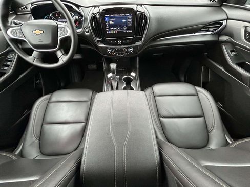 Used 2023 Chevrolet Traverse LT image 12