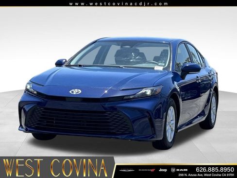 Used 2025 Toyota Camry LE FWD image 4