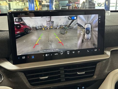 New 2026 Ford Explorer Platinum w/ LUX Leather Package AWD/4WD image 20