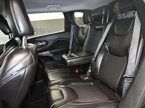 Used 2019 Jeep Cherokee Latitude Plus image 11