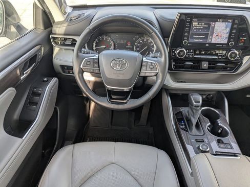 Used 2021 Toyota Highlander Limited image 20