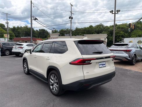 Used 2024 Toyota Grand Highlander AWD image 3