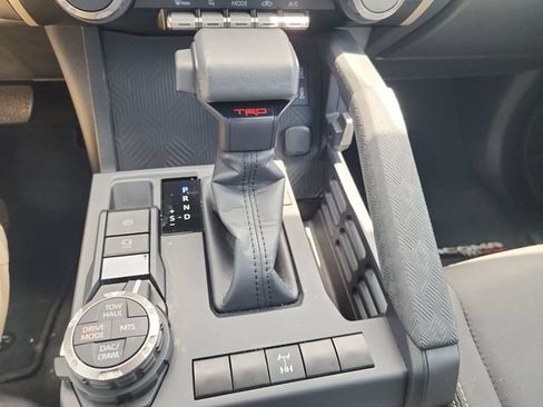 Used 2025 Toyota Tacoma TRD Off-Road AWD/4WD image 15