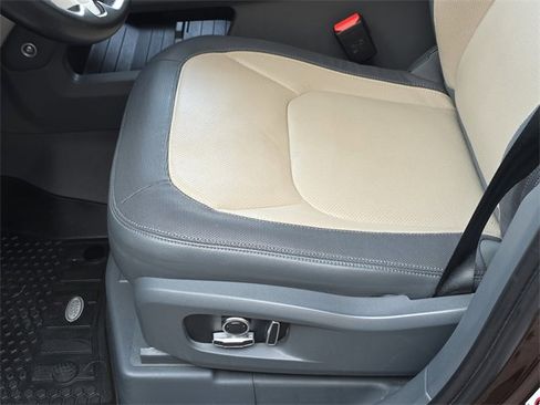 Used 2023 Land Rover Defender 130 X-Dynamic SE image 29