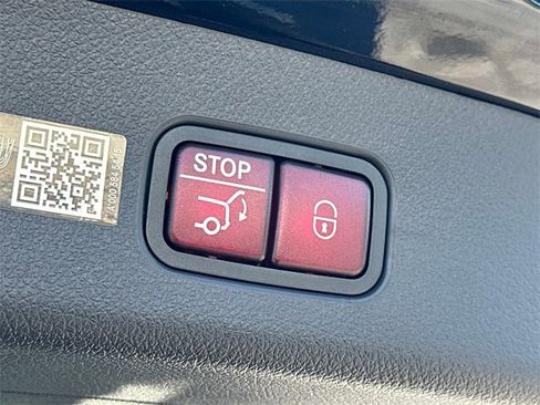 Used 2025 Mercedes-Benz GLC 350e 4MATIC image 20