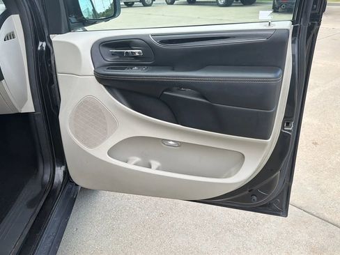 Used 2019 Dodge Grand Caravan SXT w/ Driver Convenience Group FWD image 83
