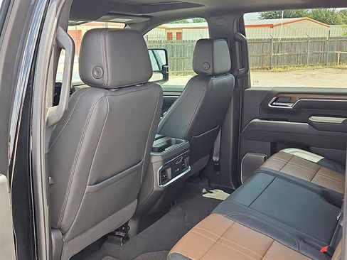 Used 2025 Chevrolet Silverado 3500 High Country w/ High Country Premium Package AWD/4WD image 11