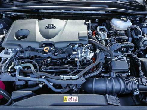 Used 2025 Toyota Camry SE image 37