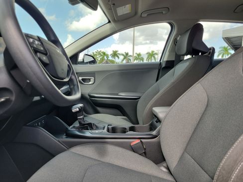 Used 2025 Kia K4 FWD image 25