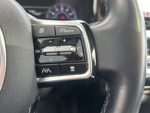 Certified 2022 Kia Sorento SX image 22