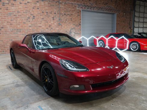 Used 2006 Chevrolet Corvette Coupe w/ Preferred Equipment Group image 3