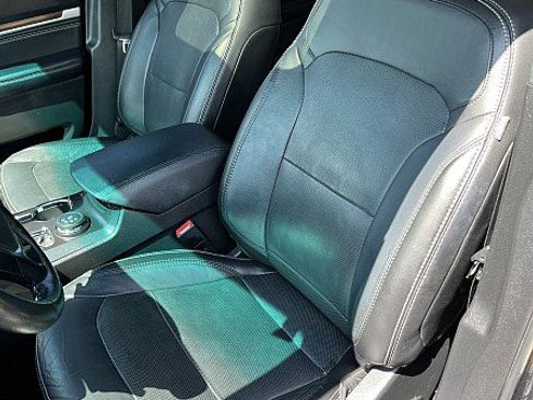 Used 2017 Ford Explorer Limited w/ Equipment Group 301A AWD/4WD image 11