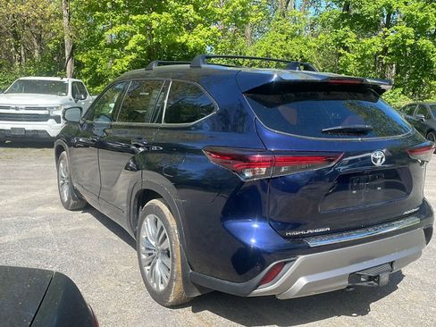 Certified 2025 Toyota Highlander Platinum AWD/4WD image 6