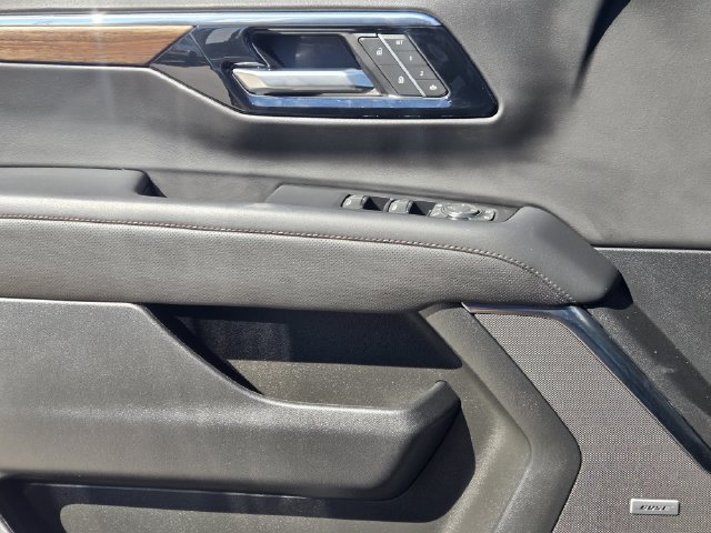 Certified 2025 Chevrolet Tahoe High Country AWD/4WD image 16