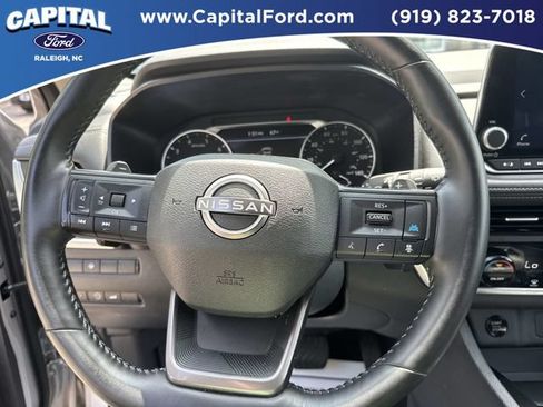 Used 2025 Nissan Rogue SV FWD image 24