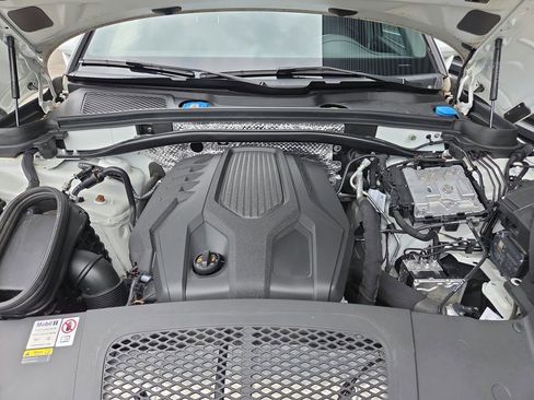 Certified 2026 Porsche Macan AWD/4WD image 32
